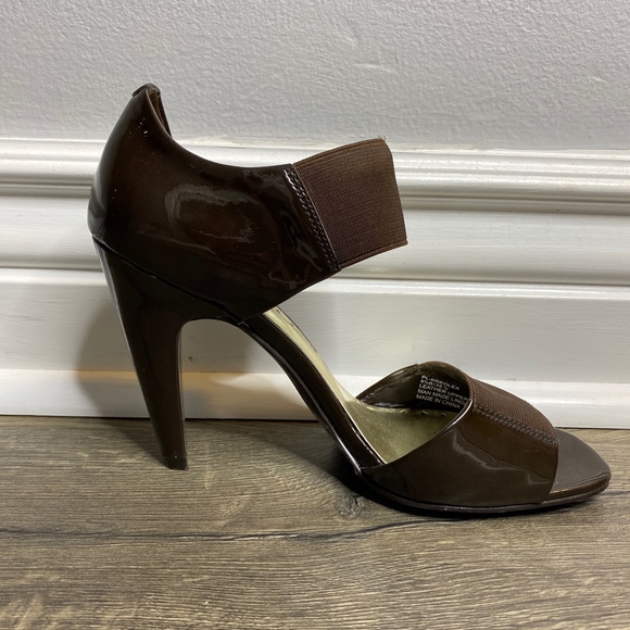 5 for $40💅BCBG Paris Brown Patent Leather Heeled Sandals - Picture 6 of 8